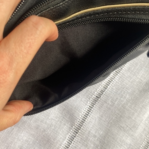 Relic small black crossbody bag with multiple pockets. - Picture 11 of 17